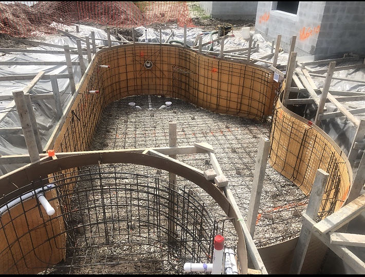 Freeform pool shell prepared with steel reinforcement